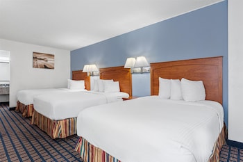 Standard Room, Multiple Beds, Non Smoking, Refrigerator & Microwave