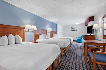 Standard Room, Multiple Beds, Non Smoking, Refrigerator & Microwave