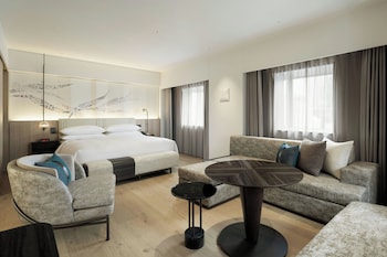 Premium Room, 1 King Bed, Corner