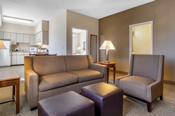 Suite, 1 King Bed, Accessible, Non Smoking