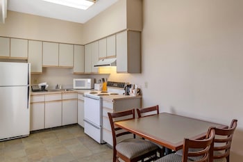 Suite, 1 King Bed, Accessible, Non Smoking