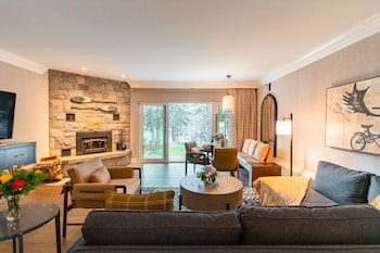Luxury Suite, 1 King Bed (Lakefront)
