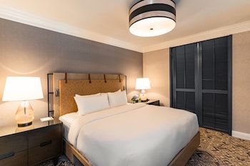 Luxury Suite, 1 King Bed (Lakefront)