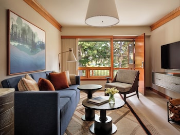 Bayview Junior Suite Fireplace 2 Queen