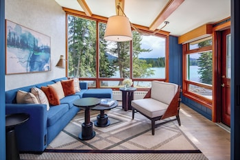Junior Suite, 1 King Bed, Lake View