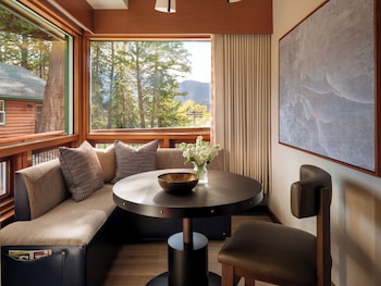 One Bedroom Suite Lake view 2 Queens