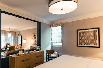 Luxury Suite, 1 King Bed (Lakefront)