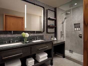 One Bedroom Suite Lake view King