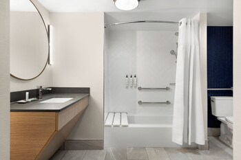 Studio, Multiple Beds, Accessible Bathtub