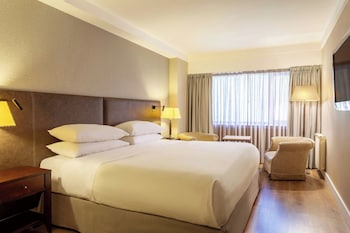 Classic Room, 1 King Bed (Pool Access)