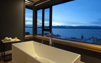 Suite, 1 King Bed, Lake View (Pool Access)