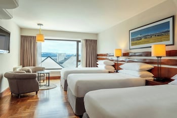 Classic Room, 3 Twin Beds (Pool Access)