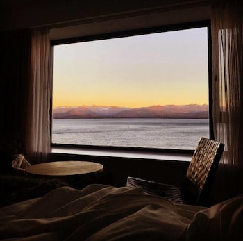 Deluxe Room, 3 Twin Beds, Lake View (Pool Access)