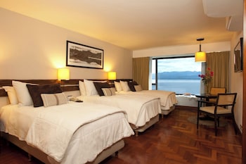Deluxe Room, 3 Twin Beds, Lake View (Pool Access)