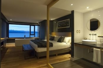 Suite, 1 King Bed, Lake View (Pool Access)