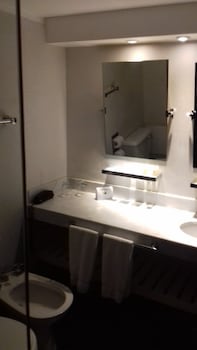 Deluxe Room, 2 Double Beds, Lake View (Pool Access)