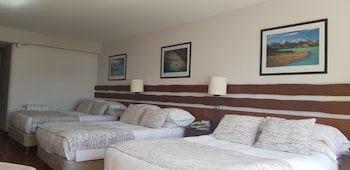 Classic Room, 3 Twin Beds (Pool Access)