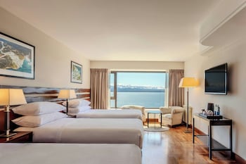Deluxe Room, 3 Twin Beds, Lake View (Pool Access)