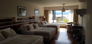 Classic Room, 3 Twin Beds (Pool Access)