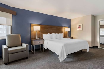 Family Suite, 1 King Bed with Sofa bed, Non Smoking