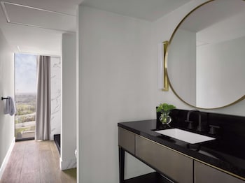 Room, 1 King Bed, Corner