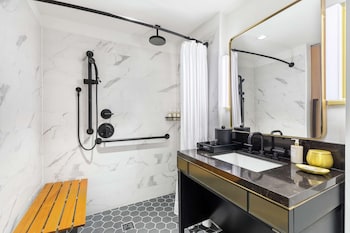 Room, 1 King Bed, Accessible (Mobility & Hearing, Roll-in Shower)