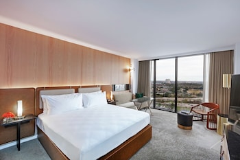 Room, 1 King Bed, Accessible, Bathtub (Hearing & Mobility)