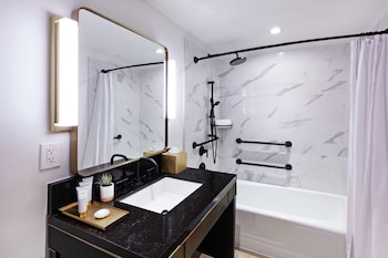 Room, 1 King Bed, Accessible, Bathtub (Hearing & Mobility)