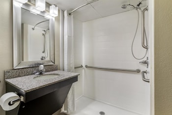 Standard Room, 2 Queen Beds, Accessible, Bathtub