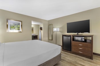 Standard Room, 1 King Bed, Non Smoking, Refrigerator & Microwave