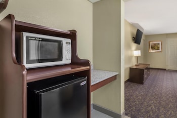 Standard Townhome, Multiple Beds, Non Smoking, Refrigerator & Microwave (Walk-in Shower)