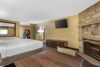 Standard Room, 1 King Bed, Non Smoking, Jetted Tub