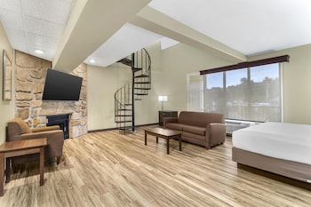 Standard Townhome, Multiple Beds, Non Smoking, Refrigerator & Microwave (Walk-in Shower)