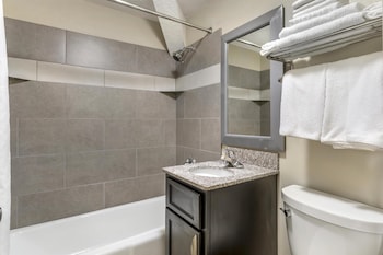 Standard Townhome, Multiple Beds, Non Smoking, Refrigerator & Microwave (Walk-in Shower)