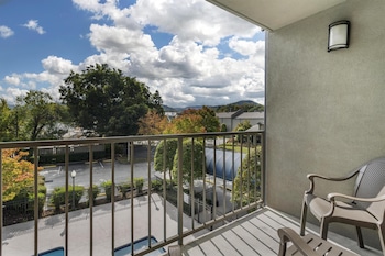 Standard Townhome, Multiple Beds, Non Smoking, Refrigerator & Microwave (Walk-in Shower)