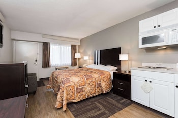 Efficiency, Room, 1 Queen Bed, Non Smoking