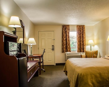 Standard Room, 1 King Bed, Smoking