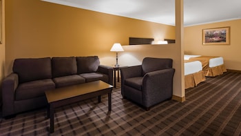 Suite, 2 Queen Beds, Non Smoking, Refrigerator & Microwave (with Sofabed)