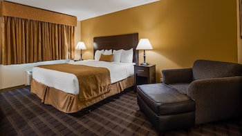 Standard Room, 1 King Bed, Non Smoking, Refrigerator & Microwave