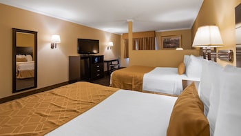 Suite, 2 Queen Beds, Non Smoking, Refrigerator & Microwave (with Sofabed)