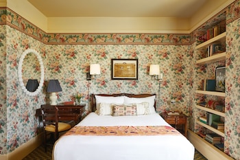 Standard Room, 1 Queen Bed, Fireplace