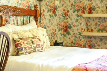 Standard Room, 1 Queen Bed, Fireplace