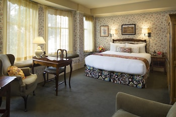 Deluxe Room, 1 King Bed, Fireplace