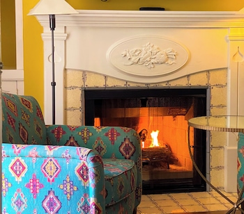 Standard Room, 1 Queen Bed, Fireplace