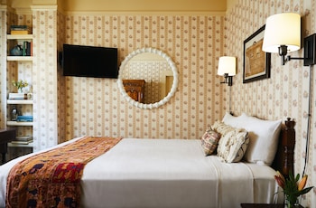 Standard Room, 1 Queen Bed
