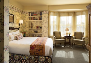 Standard Room, 1 Queen Bed, Fireplace