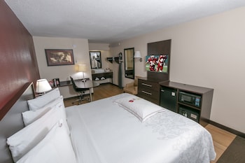 Premium Room, 1 King Bed (Upgraded Bedding & Snack, Smoke Free)