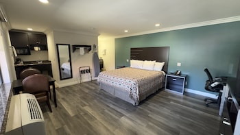 Deluxe Room, 1 King Bed