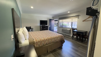 Deluxe Room, 1 King Bed