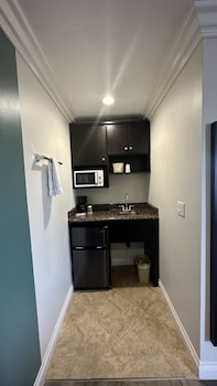 Deluxe Room, 1 King Bed